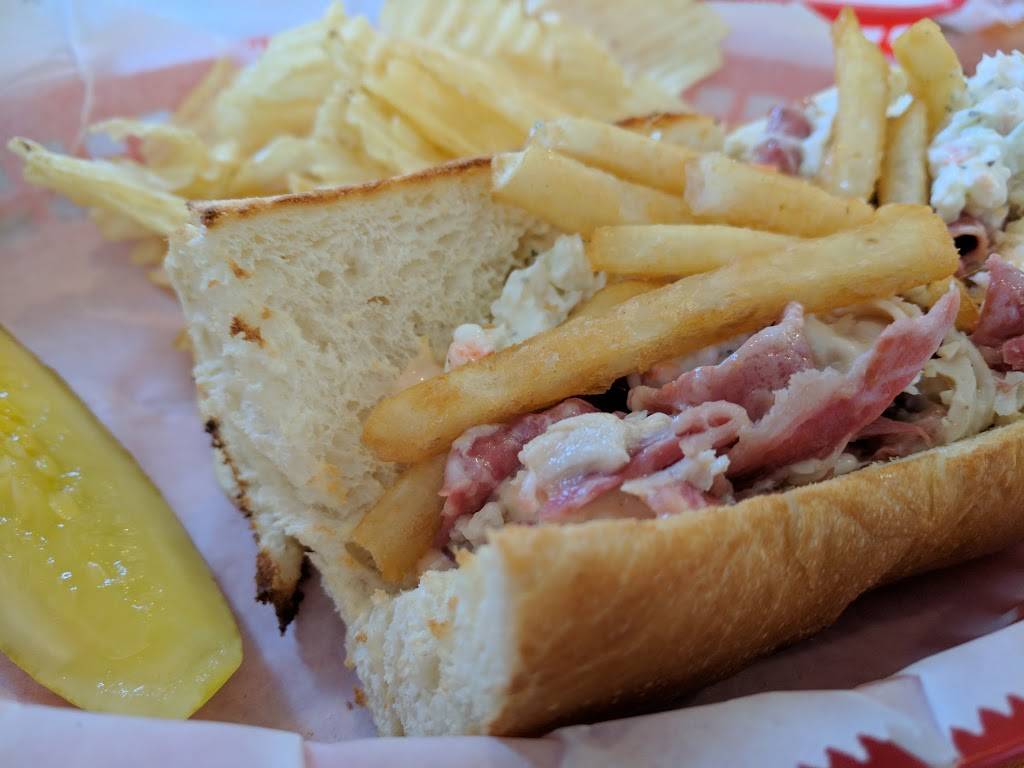 Phillys Cafe & Deli | restaurant | 55 New Orleans Rd #102, Hilton Head Island, SC 29928, USA | 8437859966 OR +1 843-785-9966