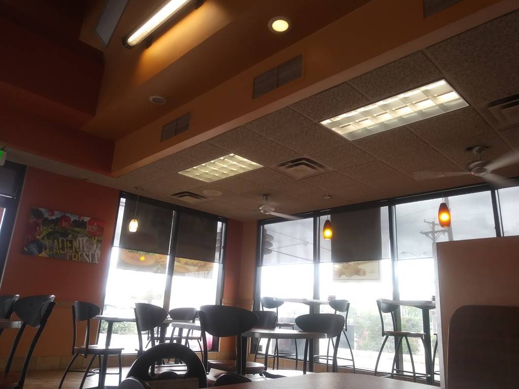 Jack in the Box | restaurant | 3702 SW Military Dr, San Antonio, TX 78211, USA | 2109211364 OR +1 210-921-1364