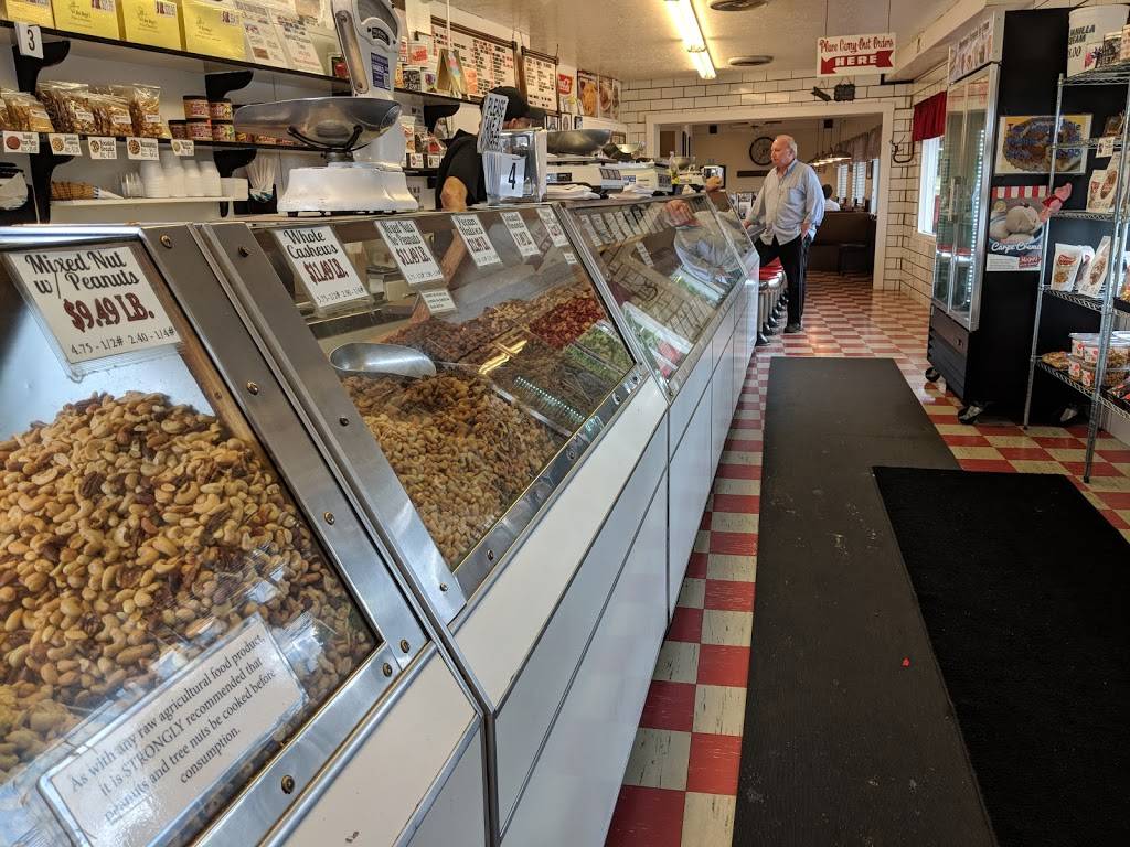 Heggys Nut Shop | restaurant | 3200 Tuscarawas St W, Canton, OH 44708, USA | 3304546611 OR +1 330-454-6611