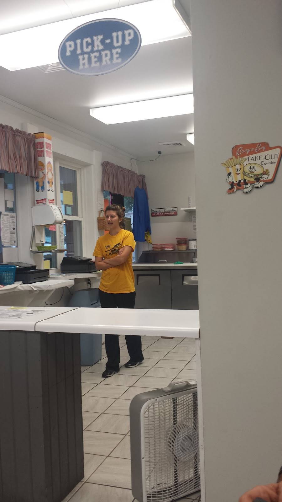 Village Drive-In | restaurant | 212 S Washington St, Bunker Hill, IL 62014, USA | 6185853113 OR +1 618-585-3113