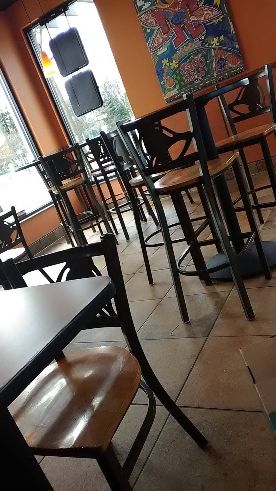 Taco Bell | meal takeaway | 21900 Woodward Ave, Ferndale, MI 48220, USA | 2486770550 OR +1 248-677-0550