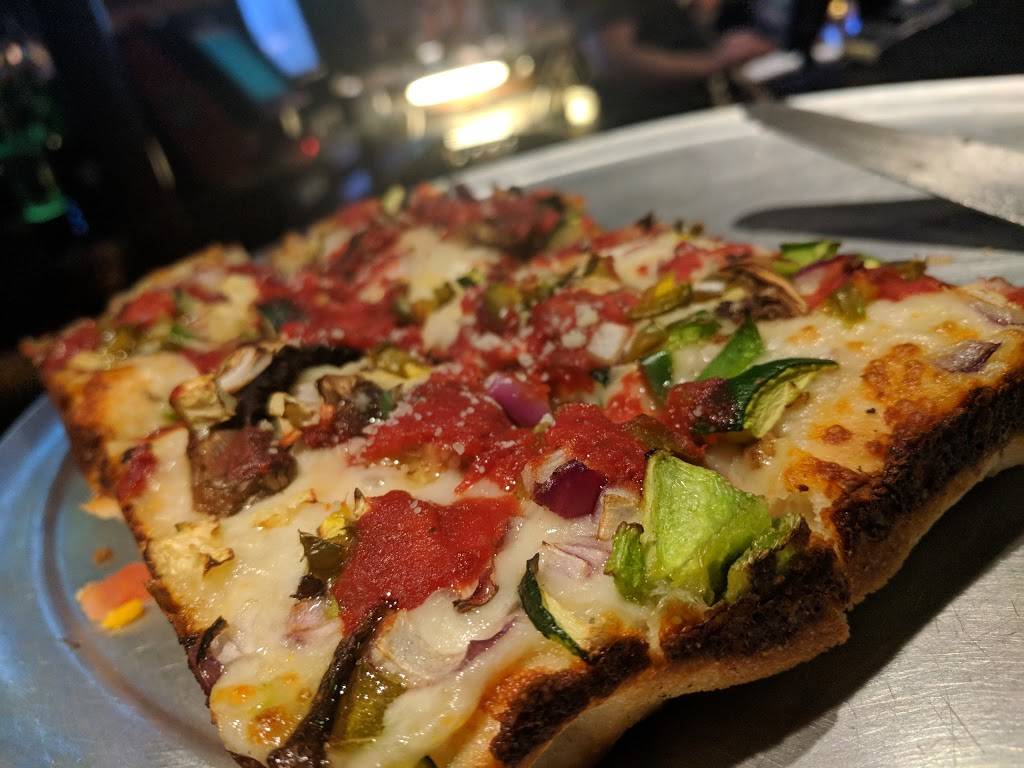 Orleans Sports Cafe | cafe | 100 Macomb Pl, Mt Clemens, MI 48043, USA | 5864652201 OR +1 586-465-2201