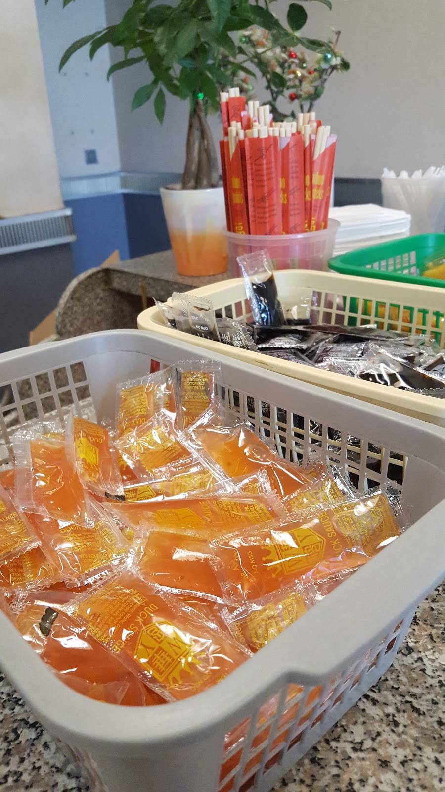 New Kings Wok Chinese Restaurant | restaurant | 6081 NY-96, Farmington, NY 14425, USA | 5857421880 OR +1 585-742-1880