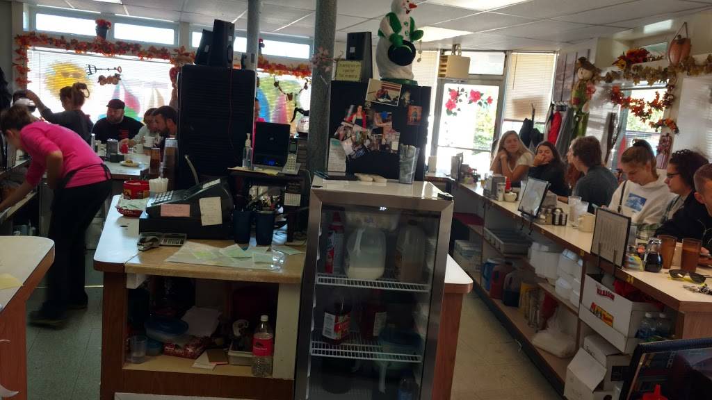 Campus Corner | restaurant | 92 Bridge St, Plattsburgh, NY 12901, USA | 5183243355 OR +1 518-324-3355