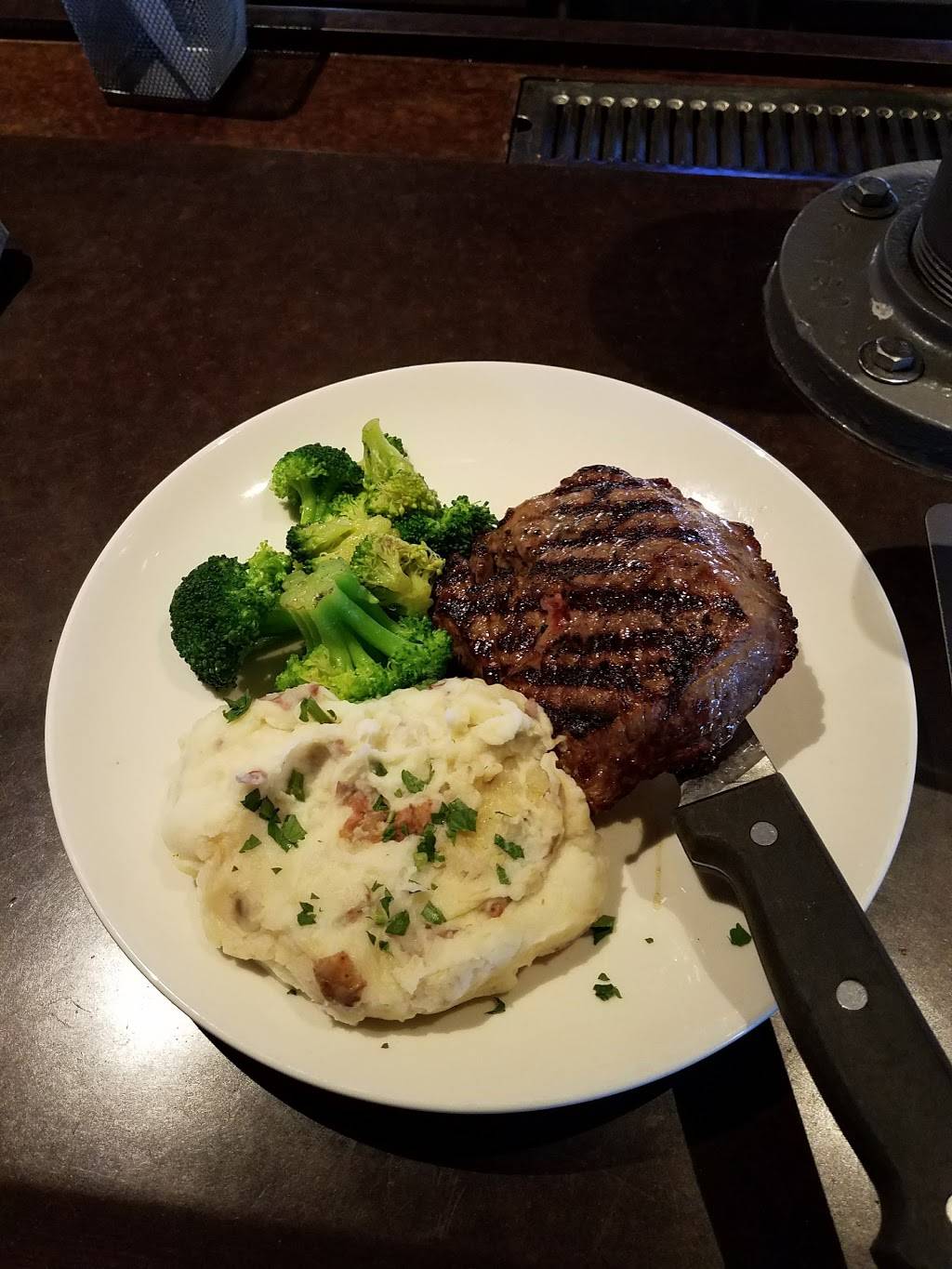 Applebees Grill + Bar | restaurant | 6800 Johnson Dr, Mission, KS 66202, USA | 9133620520 OR +1 913-362-0520