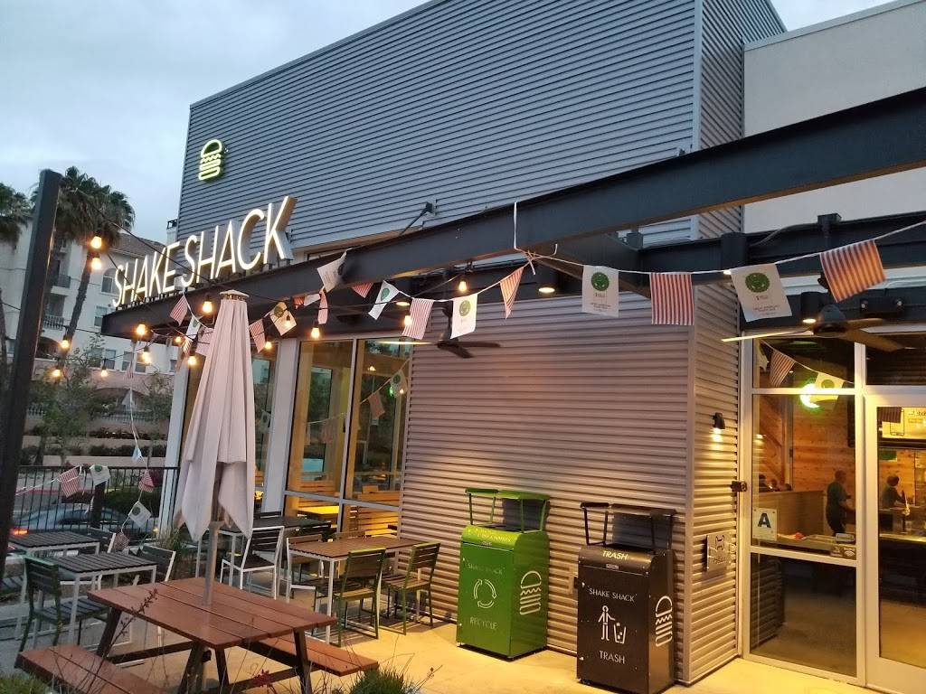 Shake Shack | restaurant | 675 Camino De La Reina, San Diego, CA 92108, USA | 6193911626 OR +1 619-391-1626