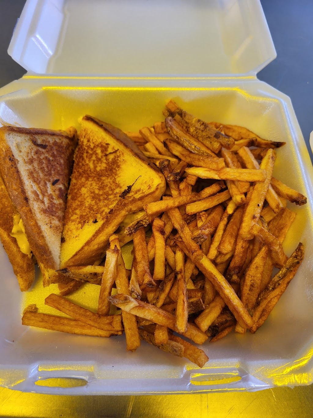 Busy Bz M*A*S*H hall | restaurant | 2501 Rariden Hl, Mitchell, IN 47446, USA | 8122766088 OR +1 812-276-6088