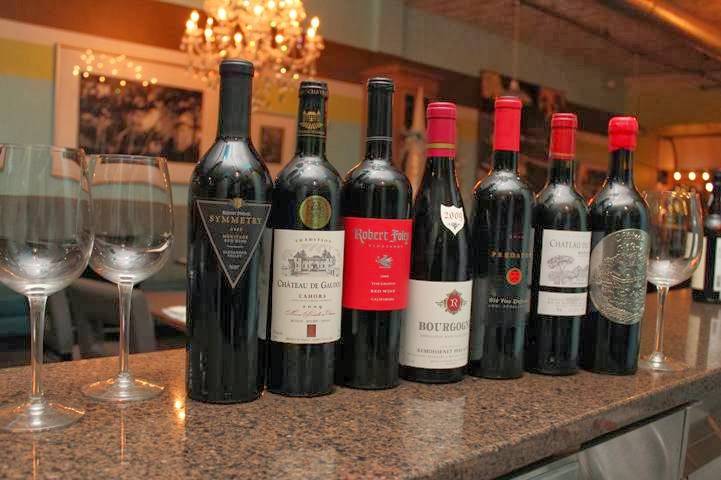 Le Bistro | restaurant | 905 3rd Ave, Huntington, WV 25701, USA | 3045232012 OR +1 304-523-2012