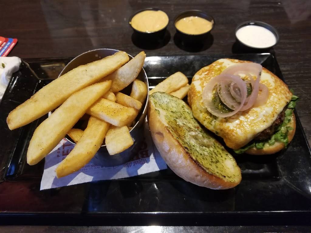 Red Robin Gourmet Burgers and Brews | restaurant | 2524 Chesapeake Square Ring Rd, Chesapeake, VA 23321, USA | 7574888477 OR +1 757-488-8477