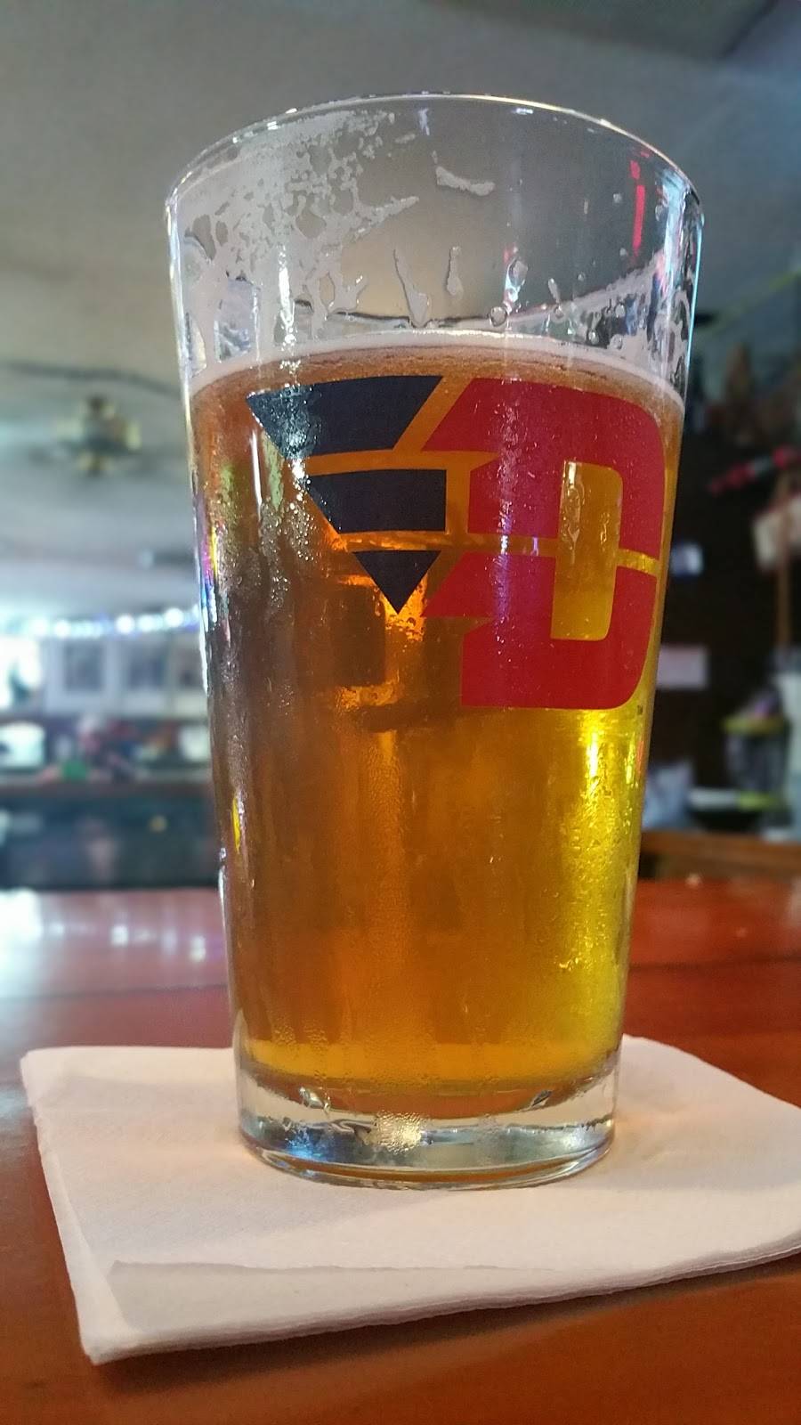 Hinders Sports Bar & Grill | restaurant | 902 W Main St, Tipp City, OH 45371, USA | 9376674433 OR +1 937-667-4433