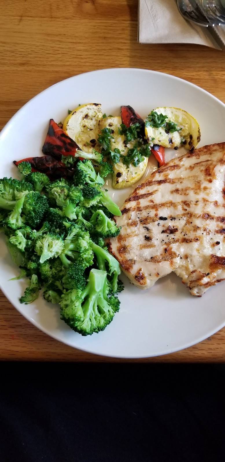 Applebees Grill + Bar | restaurant | 15058 Jog Rd, Delray Beach, FL 33446, USA | 5618658757 OR +1 561-865-8757