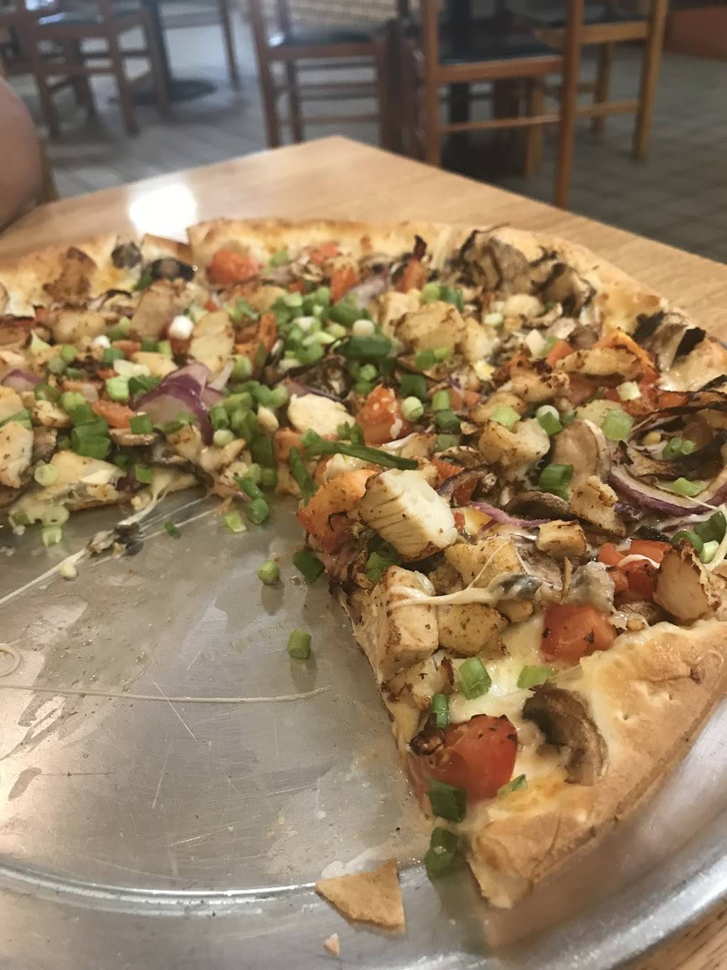 Round Table Pizza | meal delivery | 2351 McKee Rd, San Jose, CA 95116, USA | 4082593940 OR +1 408-259-3940