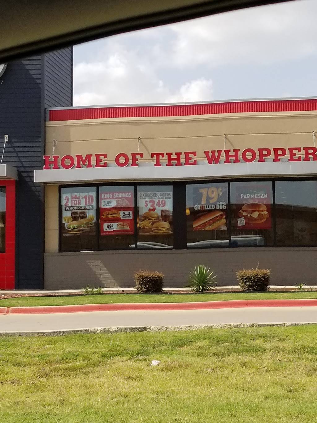 Burger King | restaurant | 3905 NE Loop 820, Haltom City, TX 76137, USA | 8174284297 OR +1 817-428-4297