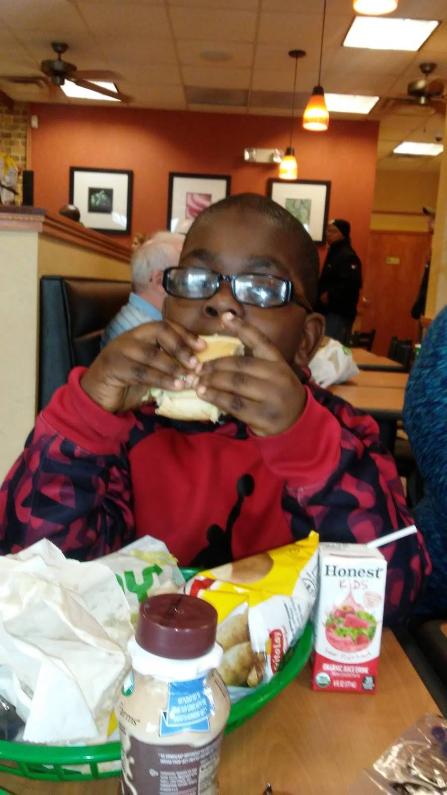 Subway | restaurant | 8104 National Turnpike, Louisville, KY 40214, USA | 5023639045 OR +1 502-363-9045