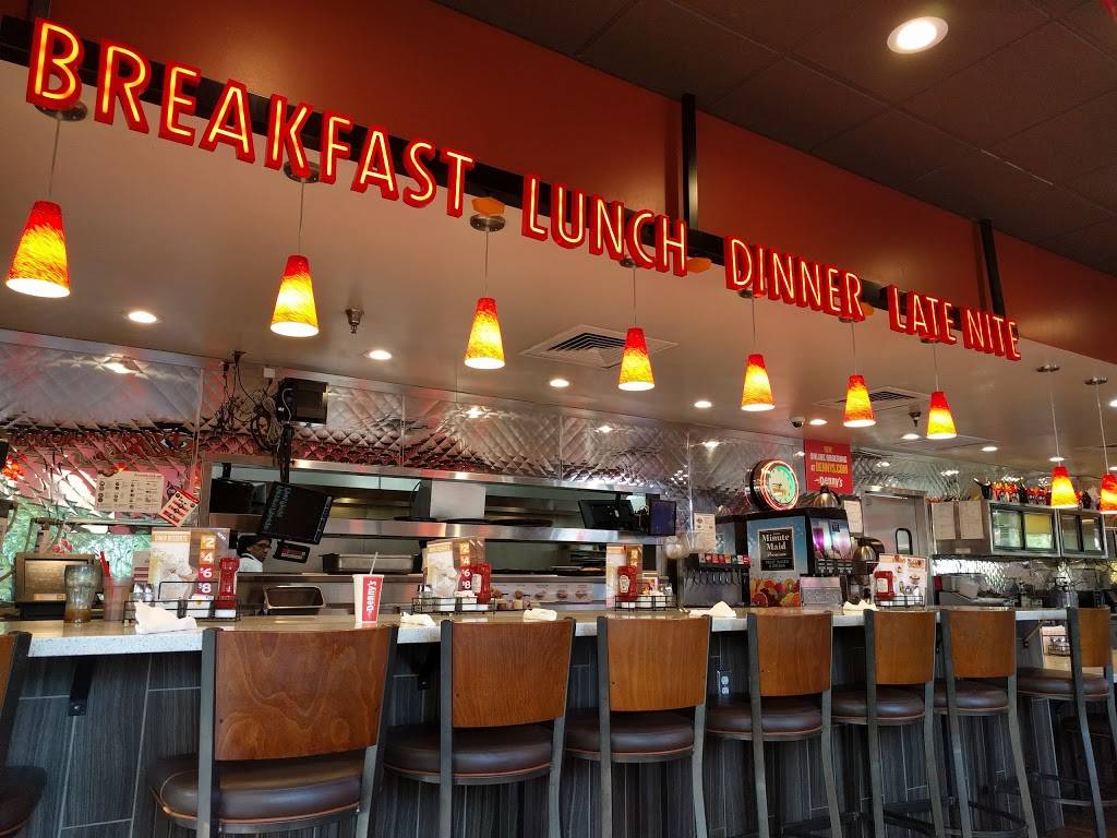 Dennys | restaurant | 140 Town Center Pkwy, Santee, CA 92071, USA | 6195628403 OR +1 619-562-8403