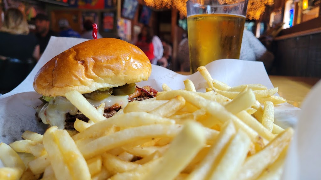 Lotties Pub | restaurant | 1925 W Cortland St, Chicago, IL 60622, USA | 7734890738 OR +1 773-489-0738