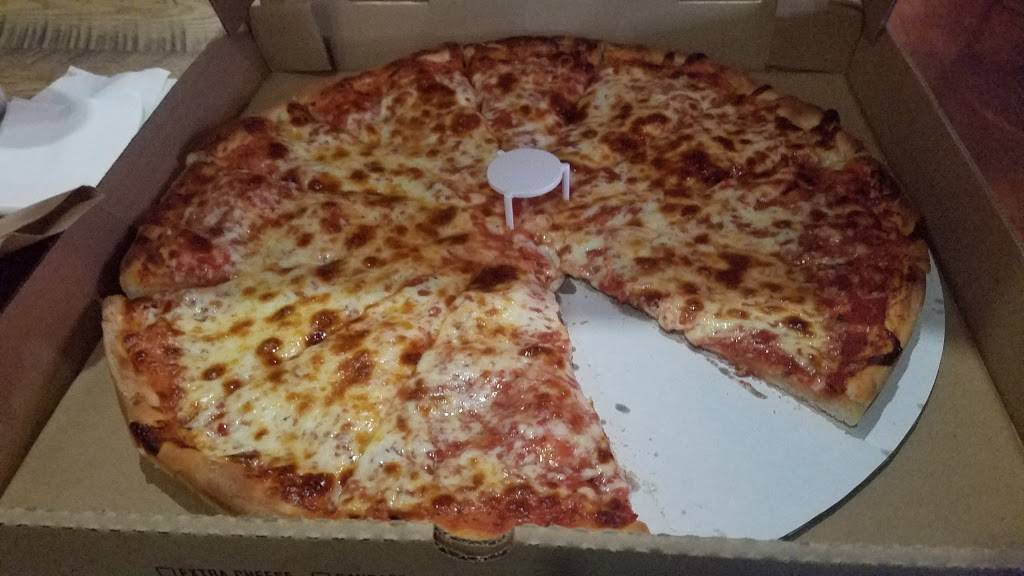 Louies Pizza House | restaurant | 126 E Main St, Waterbury, CT 06702, USA | 2037542998 OR +1 203-754-2998