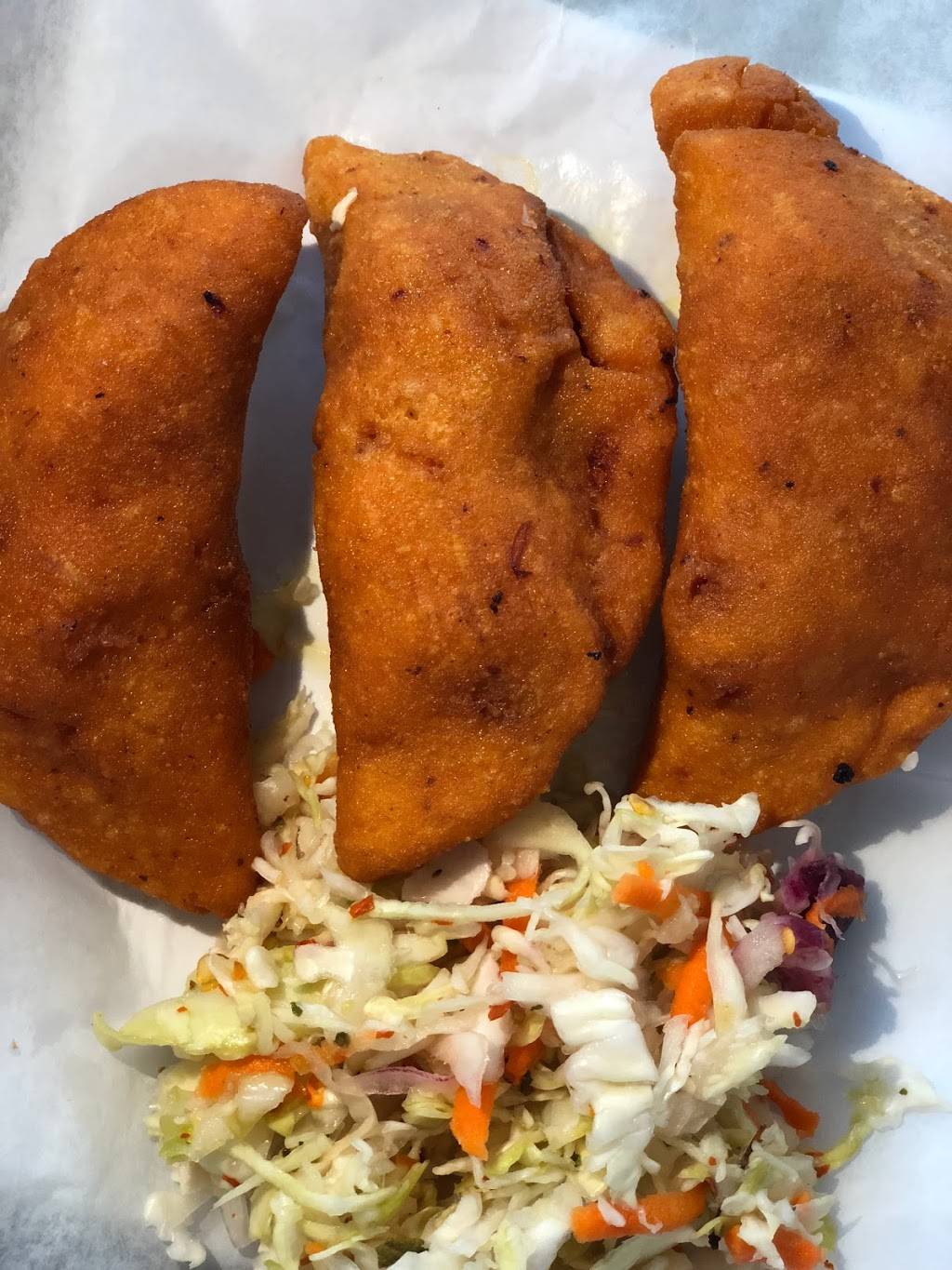 Salvis Pupuseria & Restaurant | restaurant | 8922 Beech Ave suite k, Fontana, CA 92336, USA | 9096951021 OR +1 909-695-1021