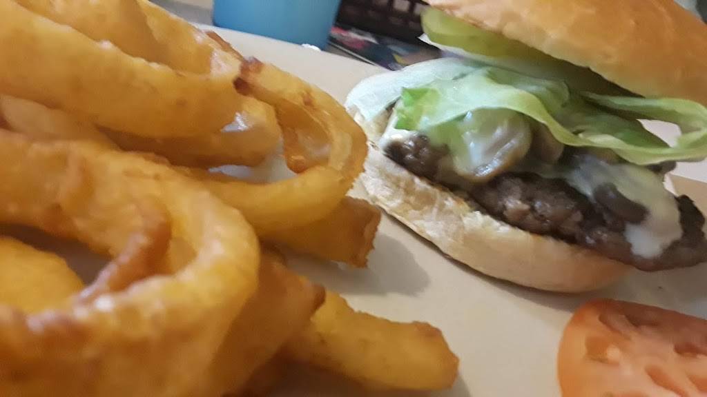 Corner Cafe | restaurant | 3452 Main St, Deckerville, MI 48427, USA | 8103768450 OR +1 810-376-8450