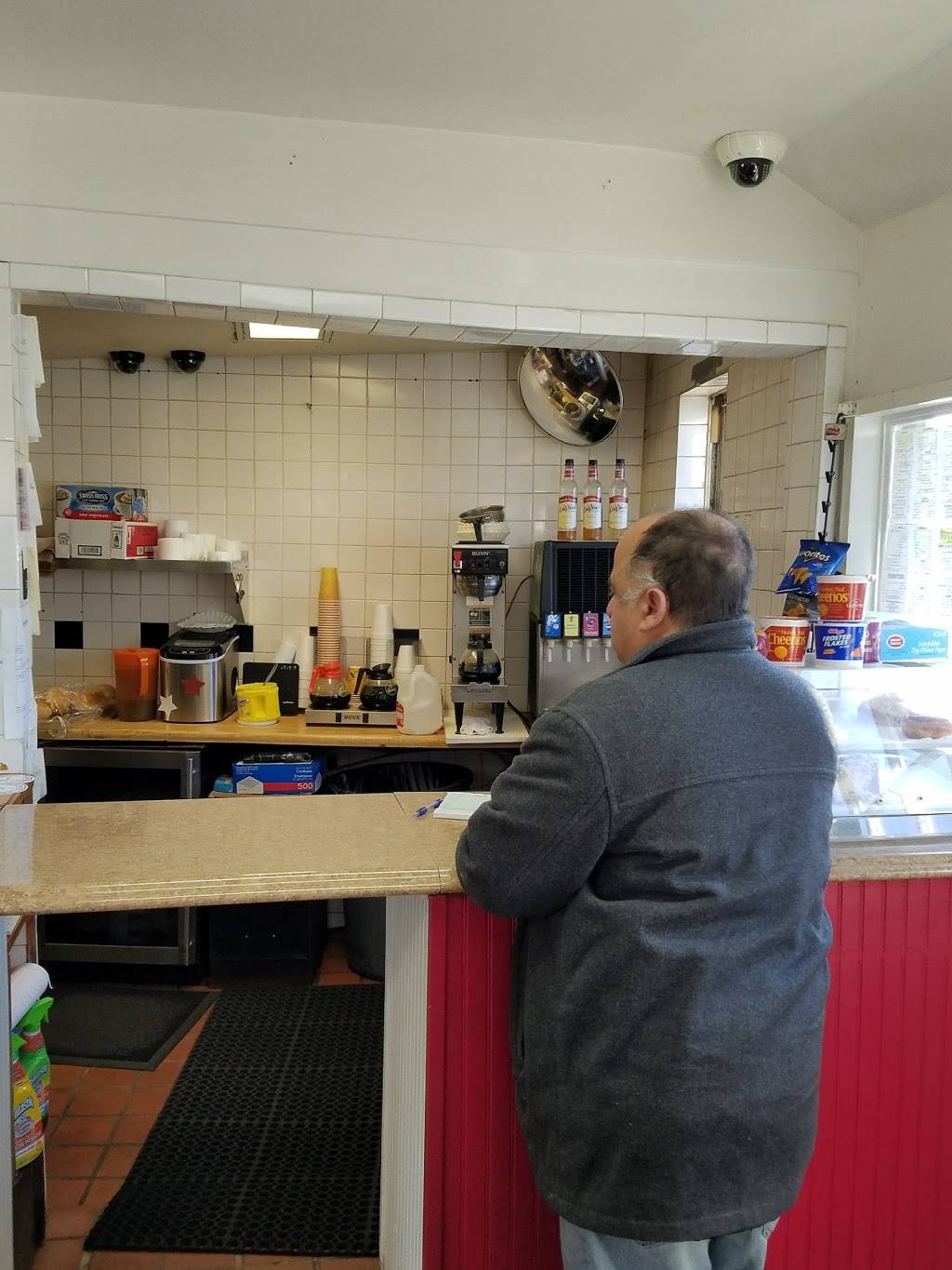 Dougies Stand By | cafe | 604 N Main St, Port Chester, NY 10573, USA | 9149390022 OR +1 914-939-0022