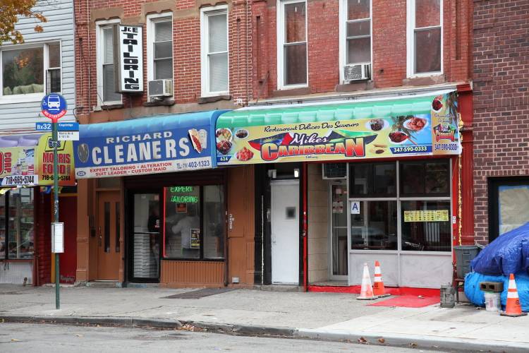 Mikes Caribbean Take Out | restaurant | 624 Morris Ave, Bronx, NY 10451, USA | 3475900333 OR +1 347-590-0333