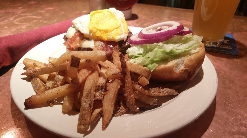 Cara Irish Pub | restaurant | 11 4th St, Dover, NH 03820, USA | 6033434390 OR +1 603-343-4390