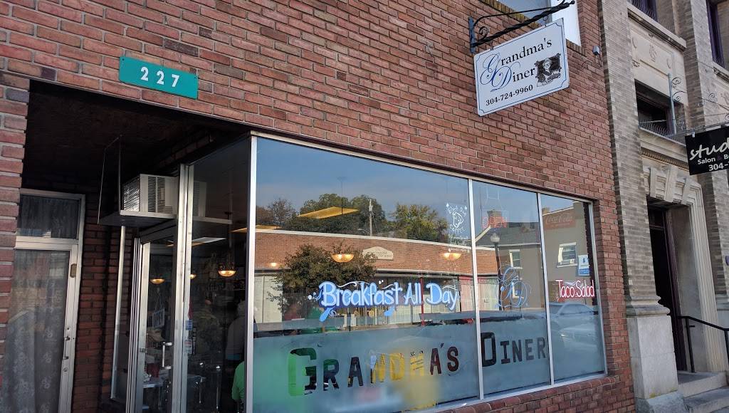 Grandmas Diner | restaurant | 227 W Washington St, Charles Town, WV 25414, USA | 3047249960 OR +1 304-724-9960