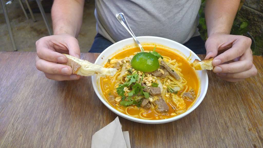 Chow Food Bar | restaurant | 215 Church St, San Francisco, CA 94114, USA | 4155522469 OR +1 415-552-2469