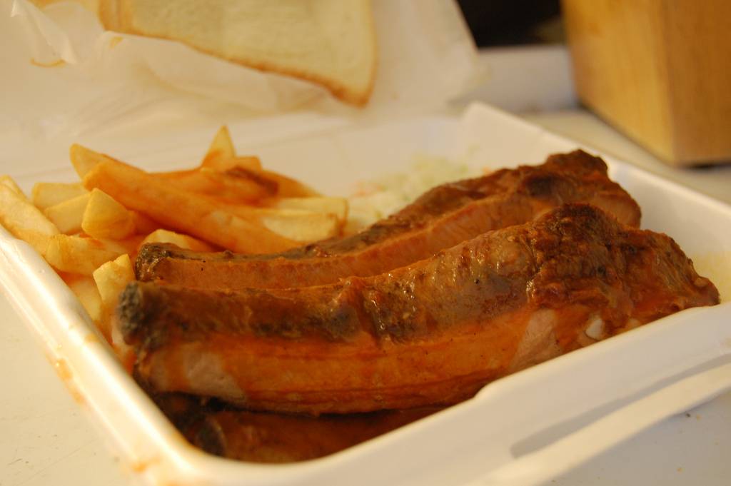 Hot Sauce Williams Barbecue | restaurant | 3770 Lee Rd, Cleveland, OH 44128, USA | 2169214704 OR +1 216-921-4704