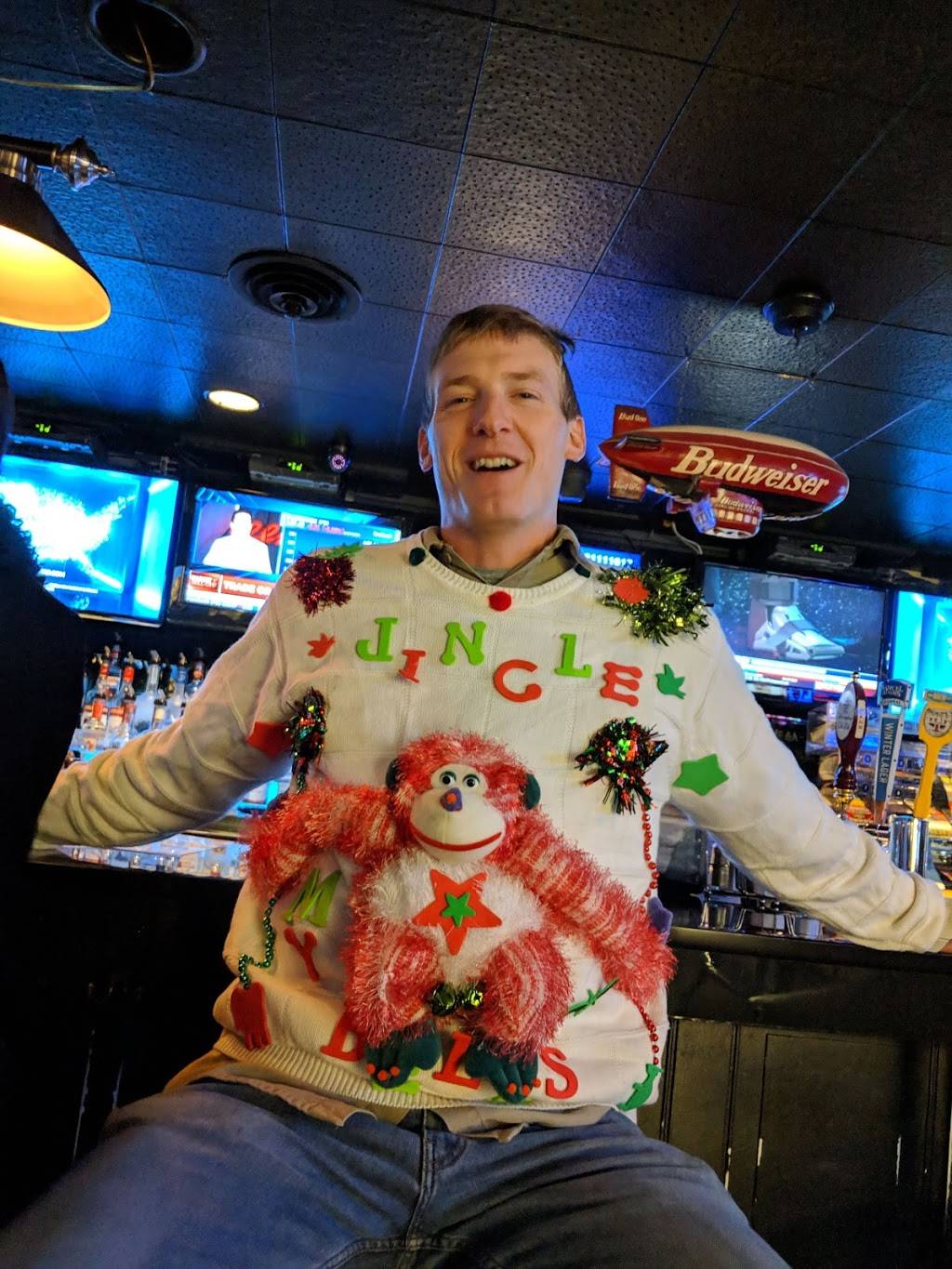 Inn Cahoots Bar | restaurant | 7525 Broadview Rd, Seven Hills, OH 44131, USA | 4408826669 OR +1 440-882-6669