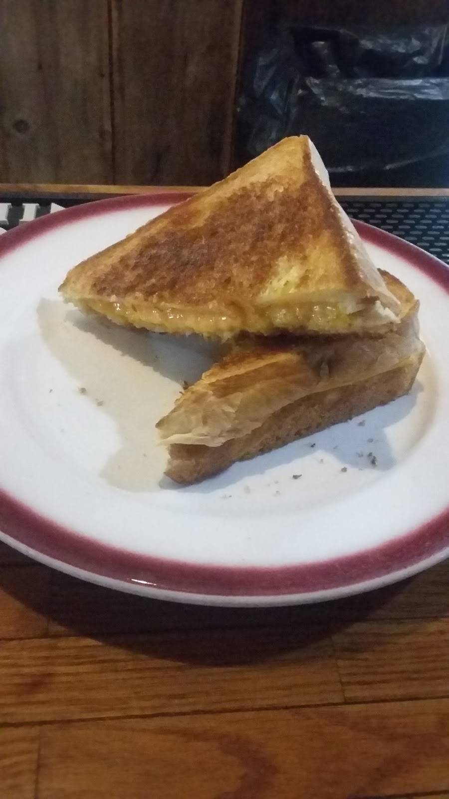 Garfields Bar & Grill | restaurant | 112 E Garfield Ave, Cissna Park, IL 60924, USA | 8154572419 OR +1 815-457-2419