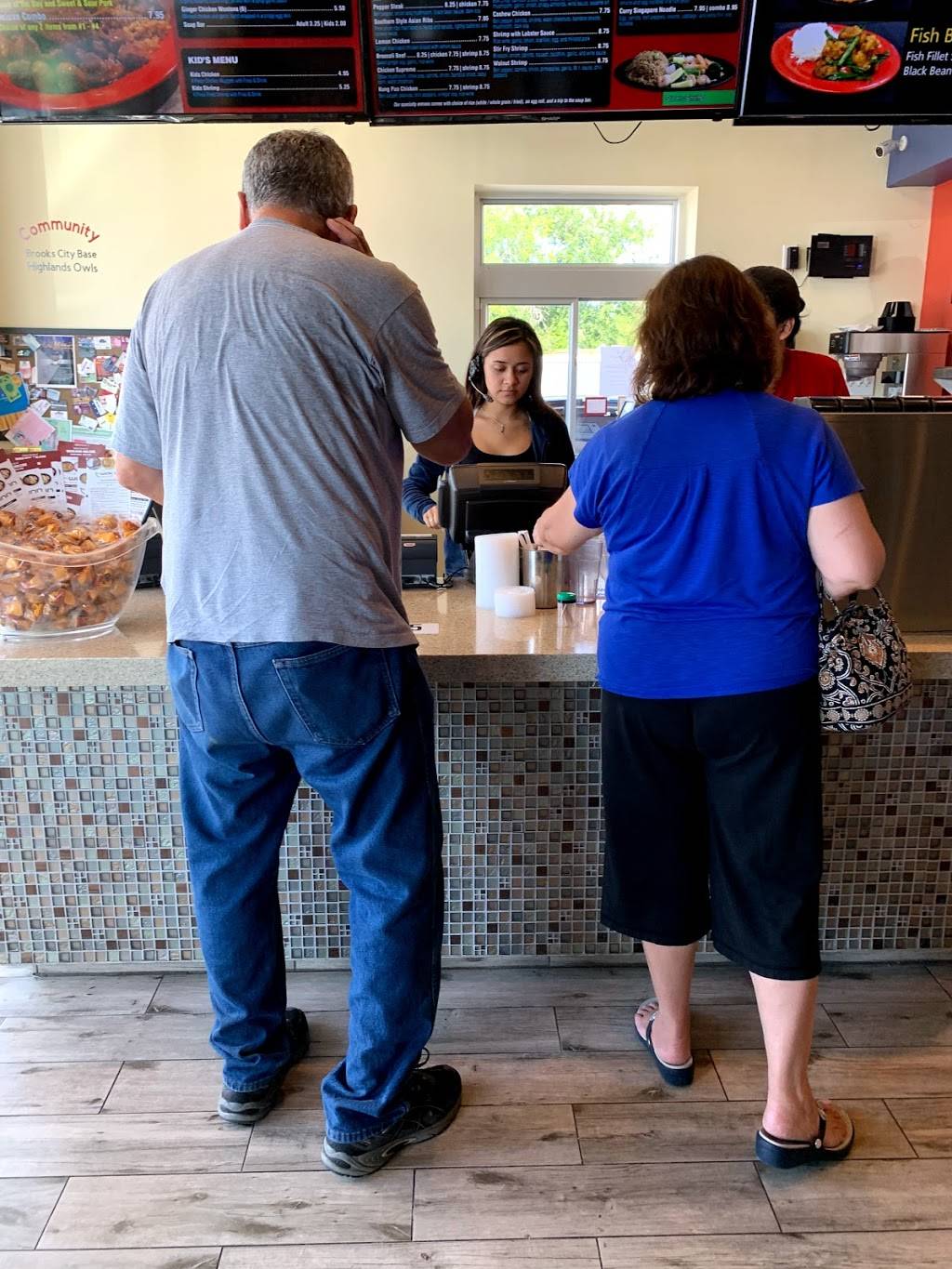 Wok Inn Asian Cafe | restaurant | 2230 SE Military Dr, San Antonio, TX 78223, USA | 2105969188 OR +1 210-596-9188