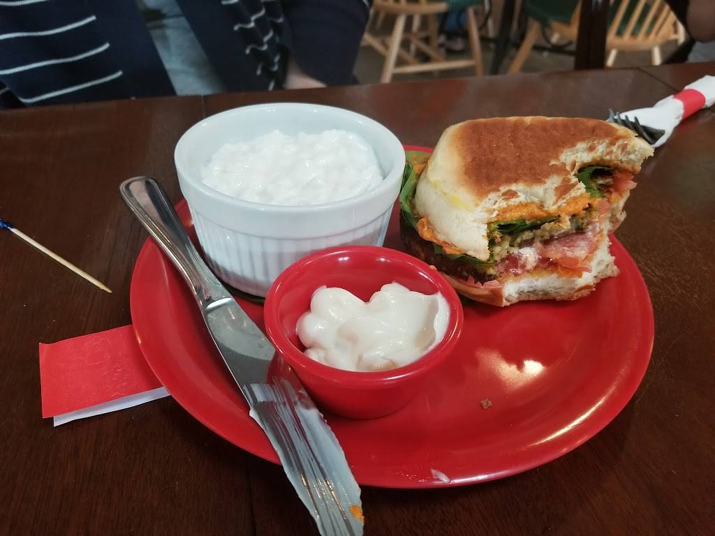 Walt & Maries Country Market & Cafe | restaurant | 44947 W Red Arrow Hwy, Paw Paw, MI 49079, USA | 2696577570 OR +1 269-657-7570