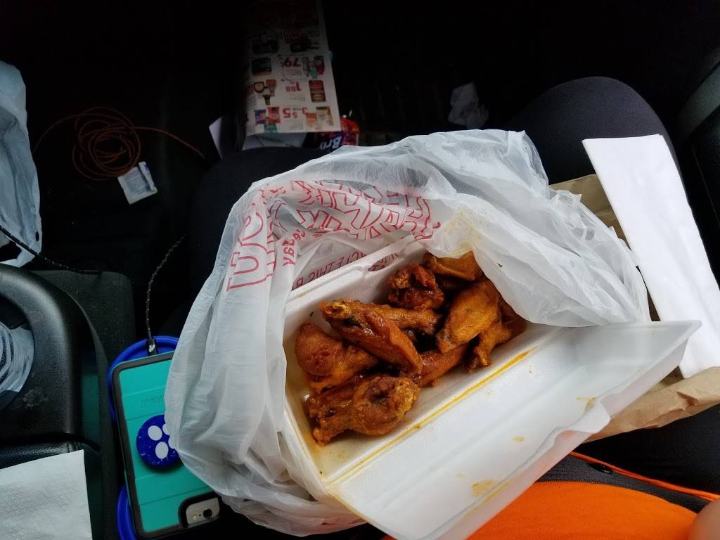 Wings Express Reloaded | restaurant | 119 N Main St, Hubbard, OH 44425, USA | 3305348011 OR +1 330-534-8011