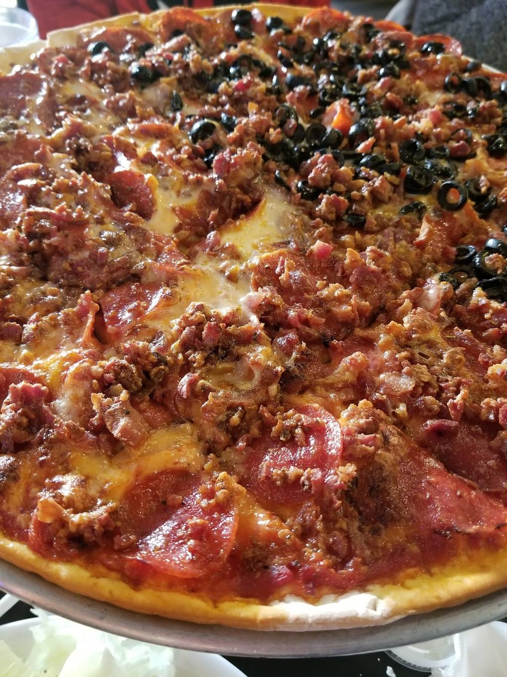 Stefaninas Pizzeria and Restaurant | restaurant | 1938 Zumbehl Rd, St Charles, MO 63303, USA | 6367247800 OR +1 636-724-7800