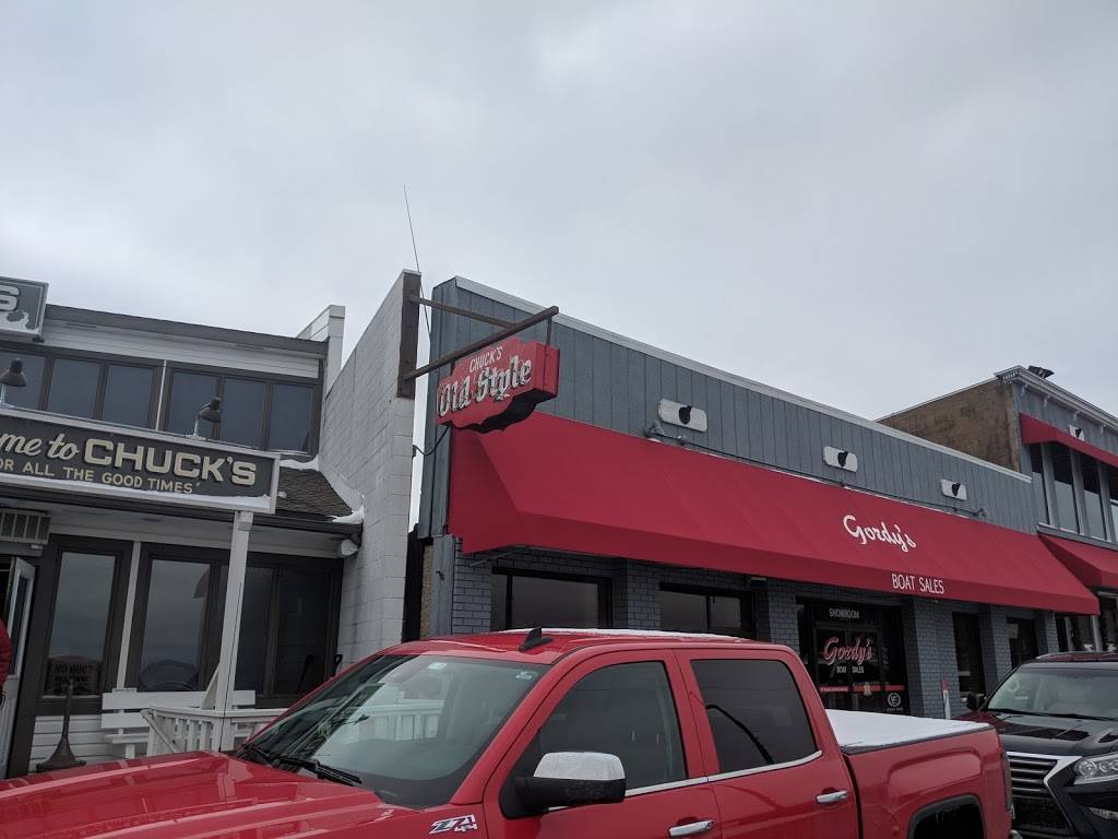 Chucks Lakeshore Inn | restaurant | 352 Lake St, Fontana-On-Geneva Lake, WI 53125, USA | 2622753222 OR +1 262-275-3222