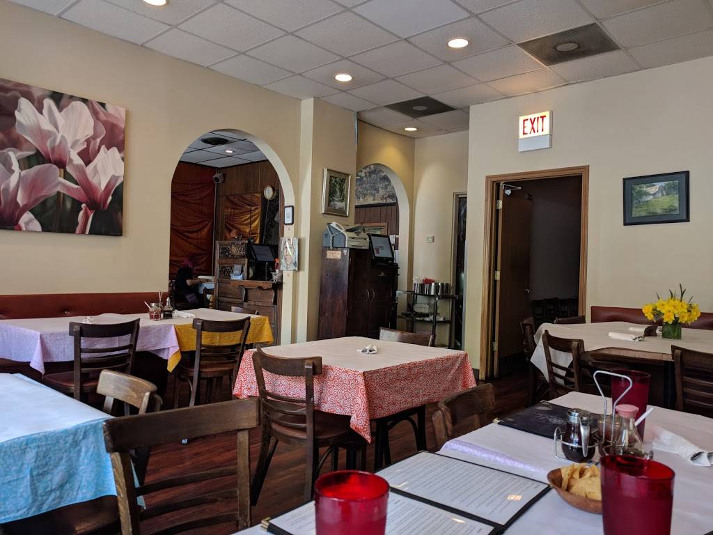 Snail Thai Cuisine | restaurant | 1649 E 55th St, Chicago, IL 60615, USA | 7736675423 OR +1 773-667-5423