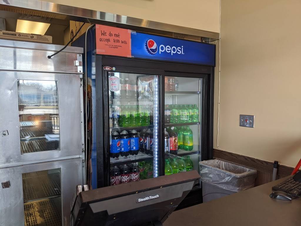 Pizza Hut | meal delivery | 400 NE 69th St Hwy, Claycomo, MO 64119, USA | 8164526723 OR +1 816-452-6723