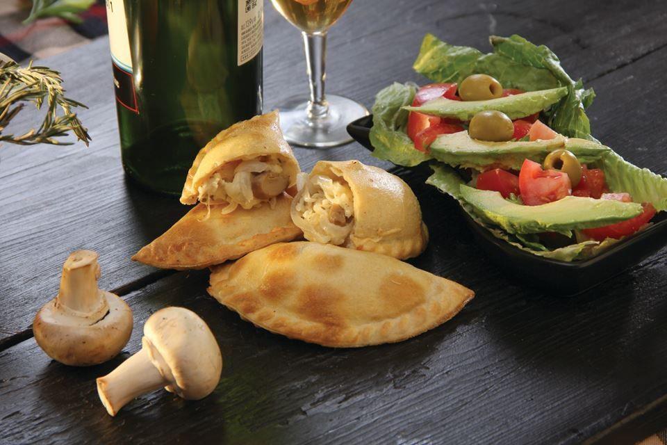 Solo Empanadas | restaurant | 4109 N 10th St, McAllen, TX 78504, USA | 9566861555 OR +1 956-686-1555