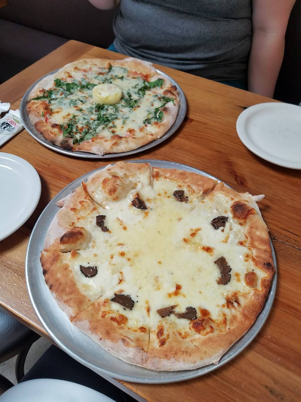 Ca Dario Pizzeria | restaurant | 29 E Victoria St, Santa Barbara, CA 93101, USA | 8058849419 OR +1 805-884-9419