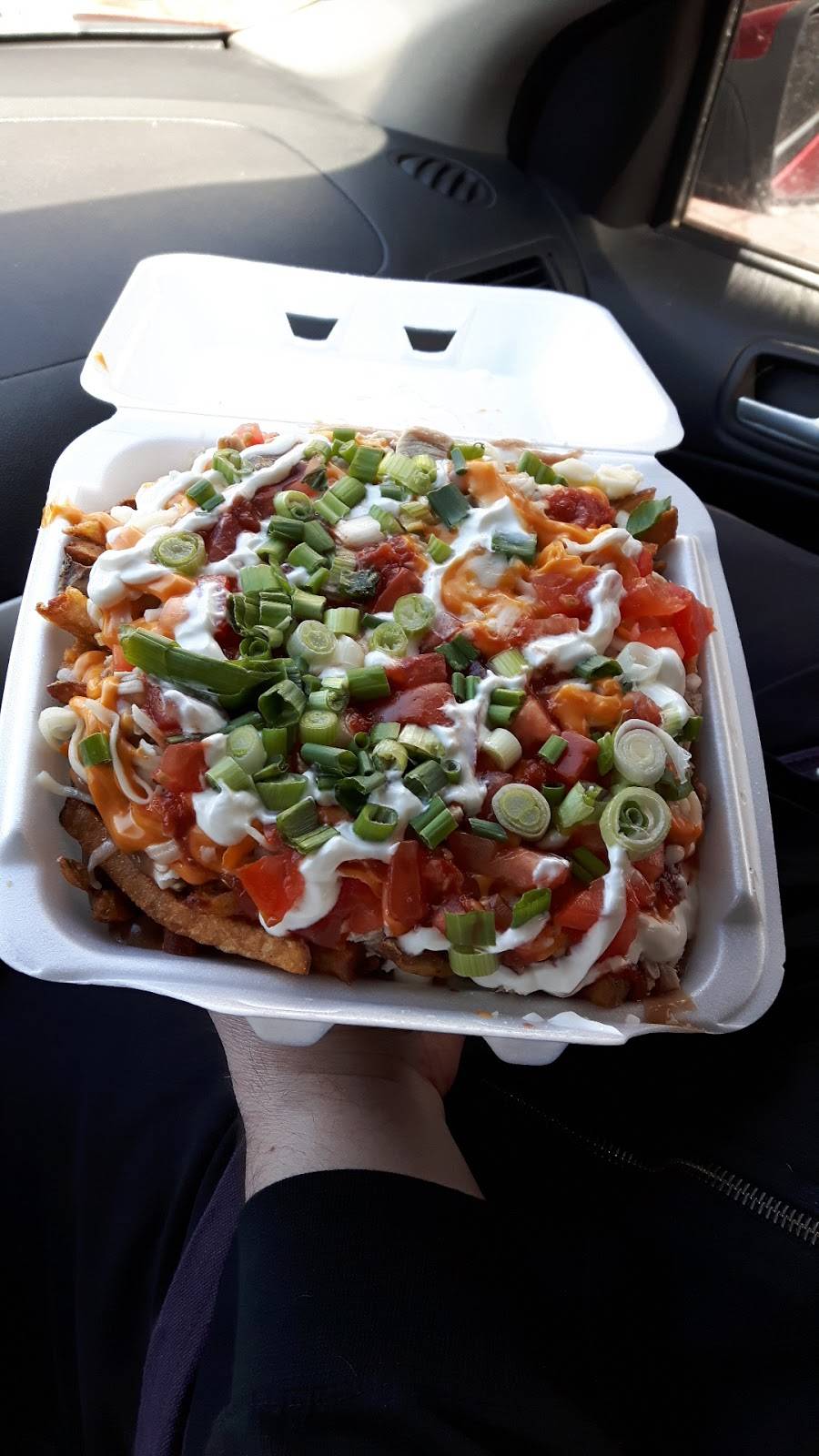 Eighteen 12 Poutinerie | restaurant | 421 Sandwich St S, Amherstburg, ON N9V 3K8, Canada | 5197139598 OR +1 519-713-9598