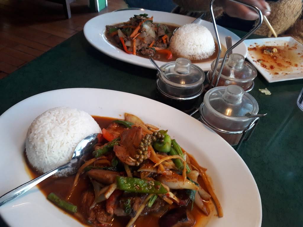 Moms | Siam Restaurant | restaurant | 2811 W Cary St, Richmond, VA 23221, USA | 8043597606 OR +1 804-359-7606