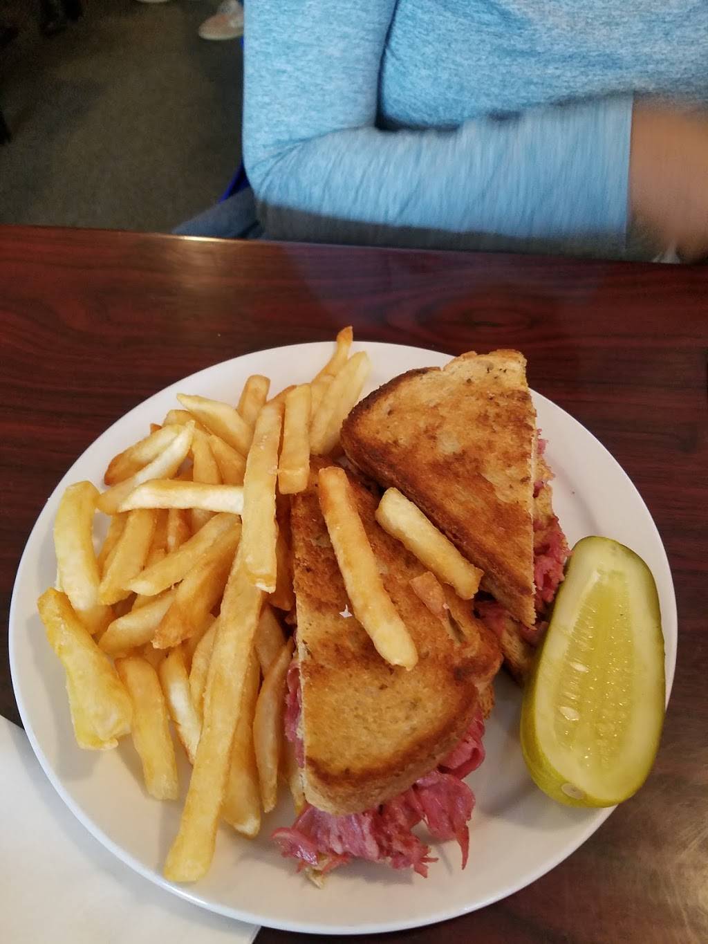 Ruccis | restaurant | 10579 Theodore Green Blvd, White Plains, MD 20695, USA | 3019323838 OR +1 301-932-3838