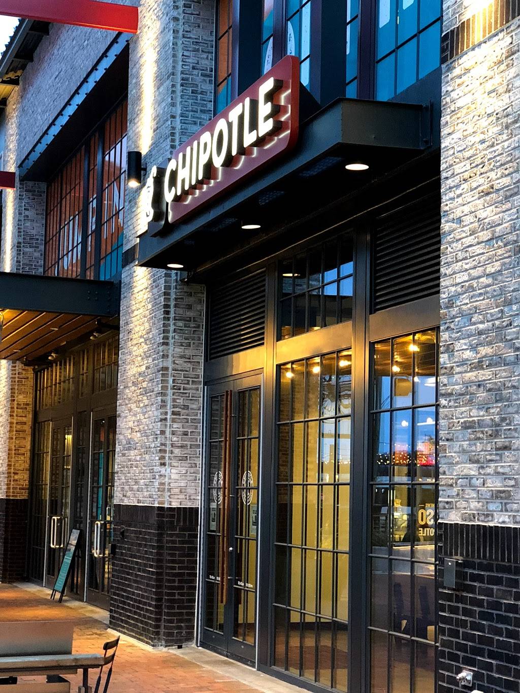 Chipotle Mexican Grill | restaurant | 333 Waterside Dr, Norfolk, VA 23510, USA | 7576251385 OR +1 757-625-1385
