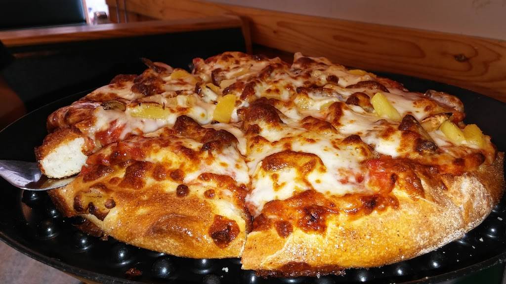 A. Papanos Pizza BEULAH | meal takeaway | 7803 Crystal Dr, Beulah, MI 49617, USA | 2318822300 OR +1 231-882-2300