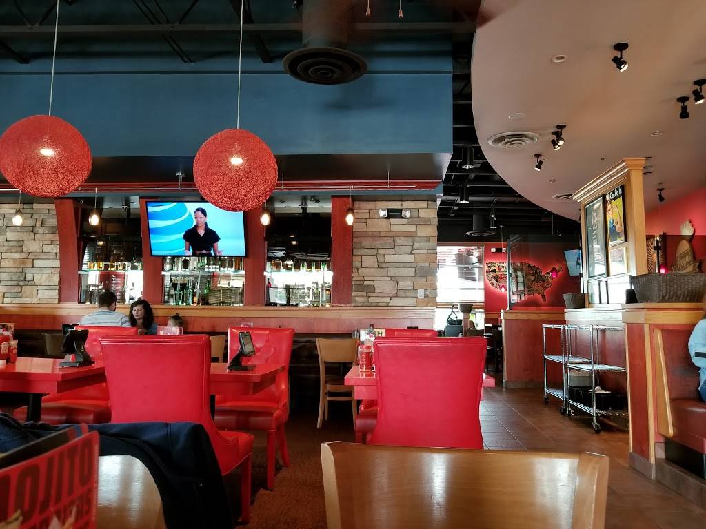 Red Robin Gourmet Burgers and Brews | restaurant | 2235 S Santan Village Pkwy, Gilbert, AZ 85295, USA | 4808994338 OR +1 480-899-4338