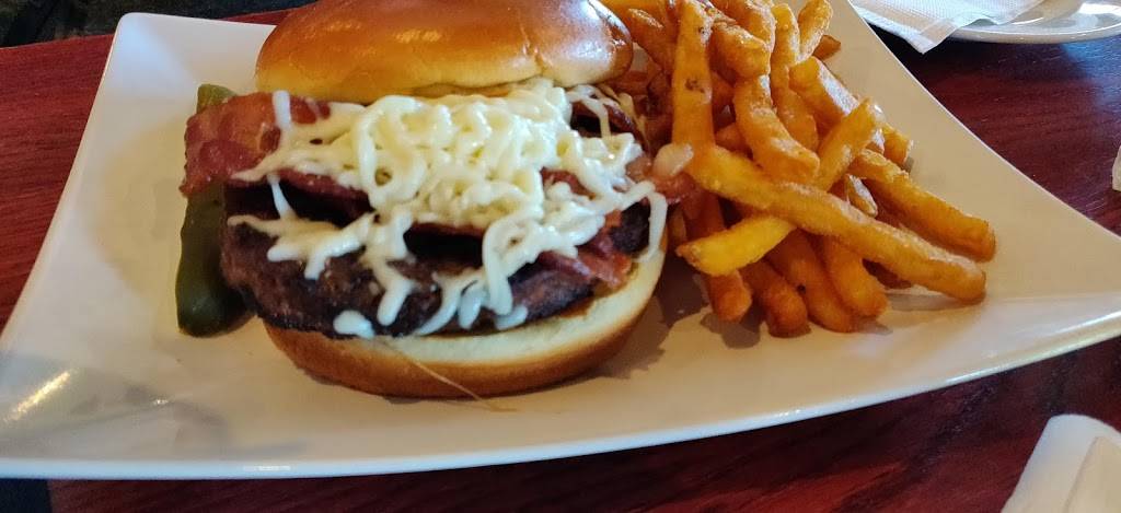 Banushis Bar & Grill | restaurant | 800 Nygaard St, Stoughton, WI 53589, USA | 6088733700 OR +1 608-873-3700