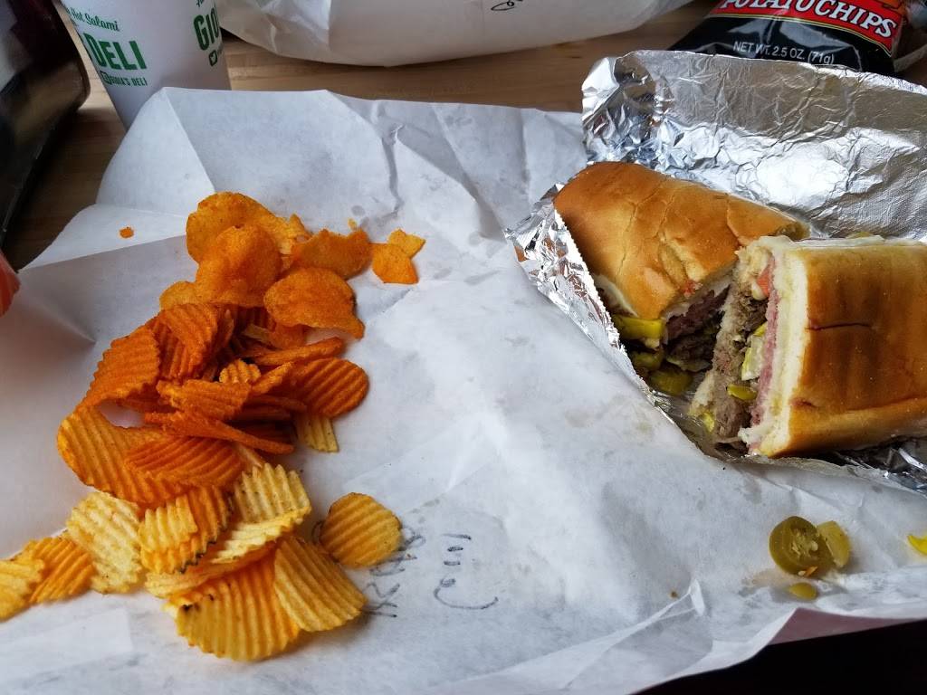 Gioias Deli | restaurant | 623 N New Ballas Rd, Creve Coeur, MO 63141, USA | 3147769410 OR +1 314-776-9410