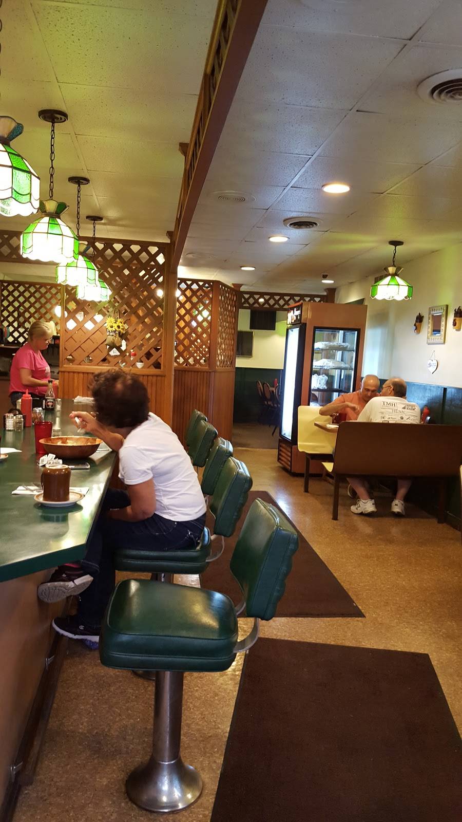 Scennas Family Restaurant | restaurant | 1901 N State St, Girard, OH 44420, USA | 3305458984 OR +1 330-545-8984