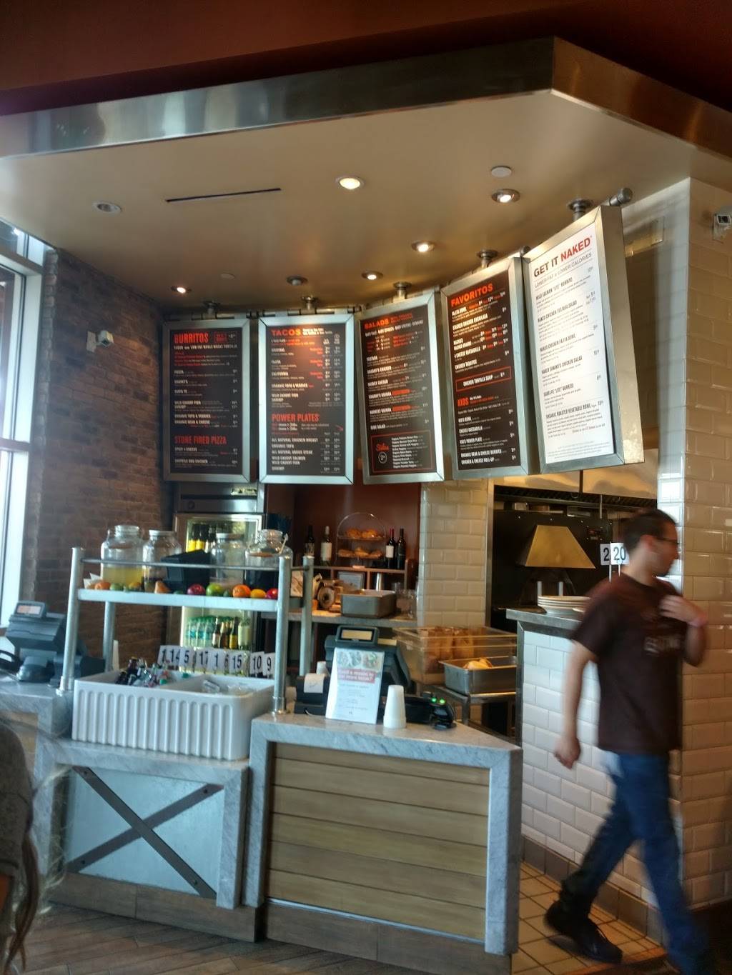 Sharkys | restaurant | 24201 Valencia Blvd, Valencia, CA 91355, USA | 6612556400 OR +1 661-255-6400